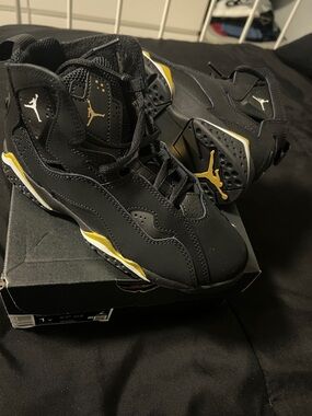Jordan Kids Black and Yellow Basketball Sneakers